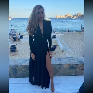 Fashion nova spree Elegant Black Evening Gown
worn once
size s